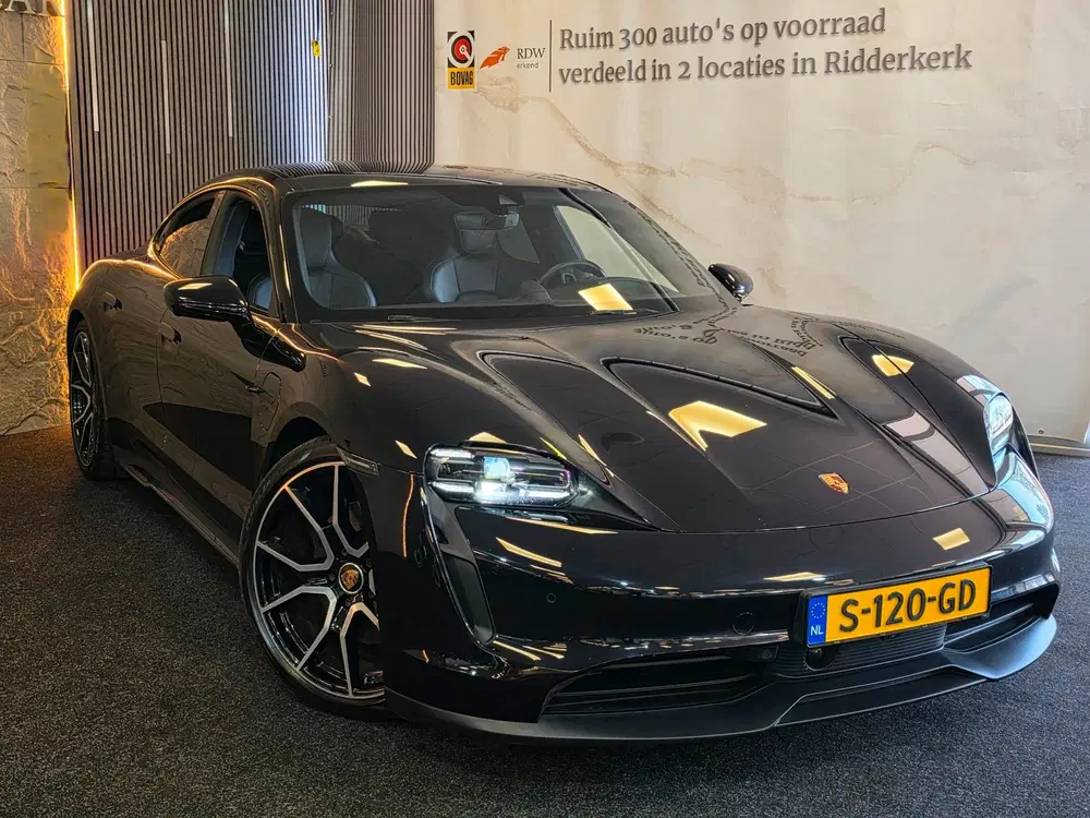 Porsche Taycan Performance 93 kWh uit 2023, foto 10