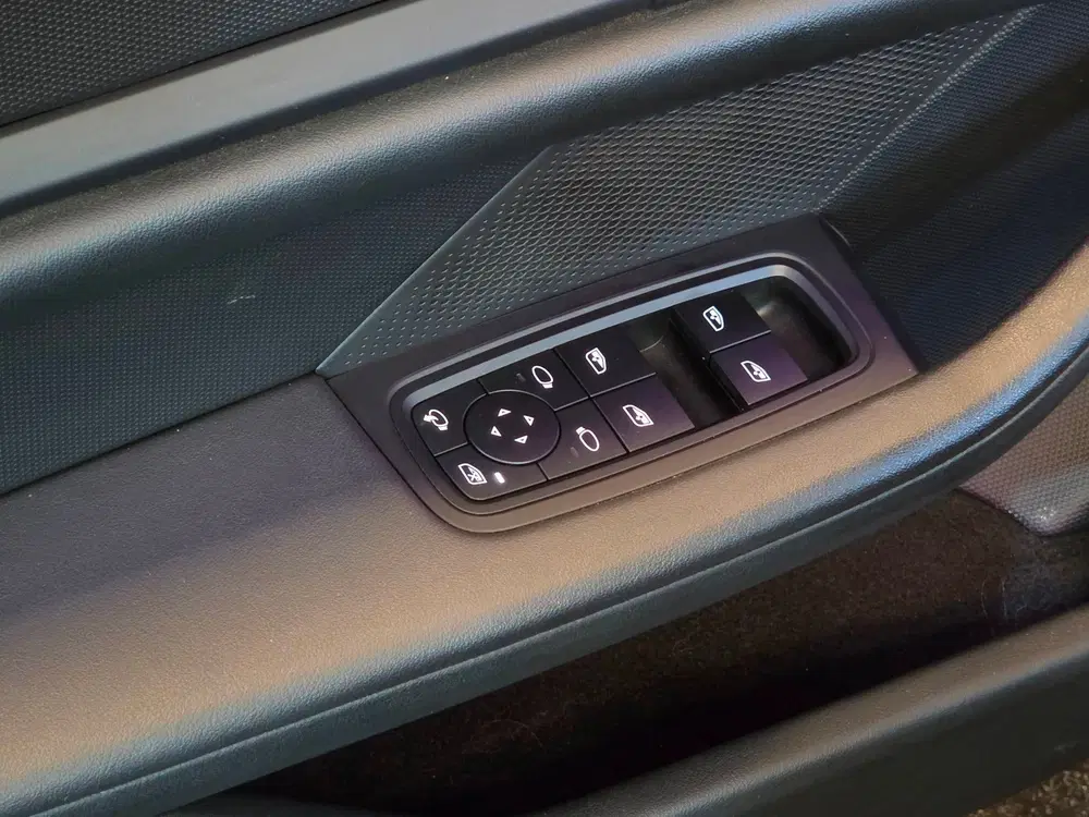 Porsche Taycan Performance 93 kWh uit 2023, foto 17