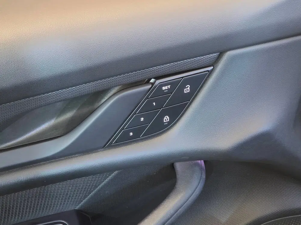 Porsche Taycan Performance 93 kWh uit 2023, foto 18