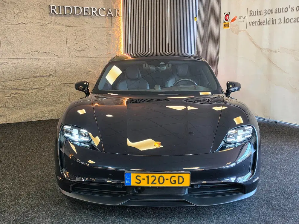 Porsche Taycan Performance 93 kWh uit 2023, foto 6