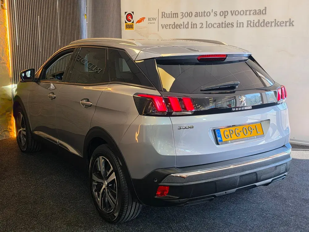 Peugeot 3008 1.2 PureTech Blue Premium uit 2019, foto 12
