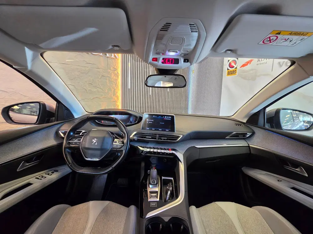 Peugeot 3008 1.2 PureTech Blue Premium uit 2019, foto 13