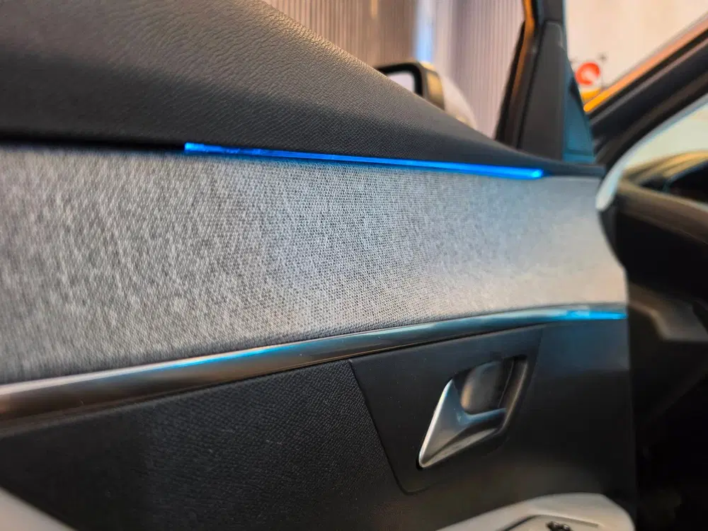 Peugeot 3008 1.2 PureTech Blue Premium uit 2019, foto 19