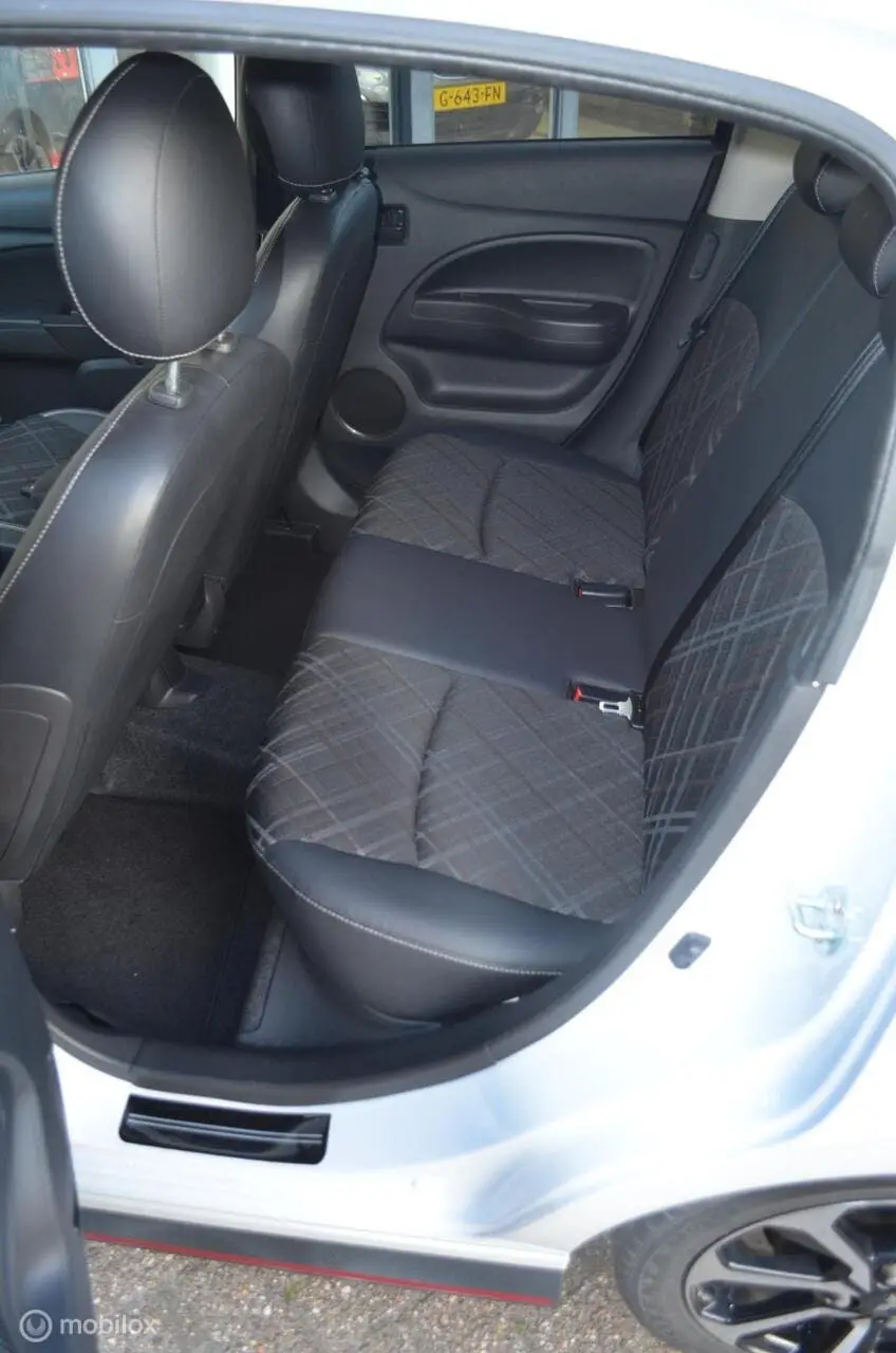 Mitsubishi Space Star 1.2 Instyle Automaat uit 2020, foto 20