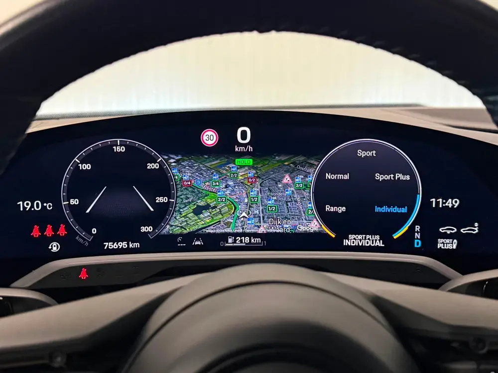 Porsche Taycan 4S Performance 84 kWh uit 2020, foto 11