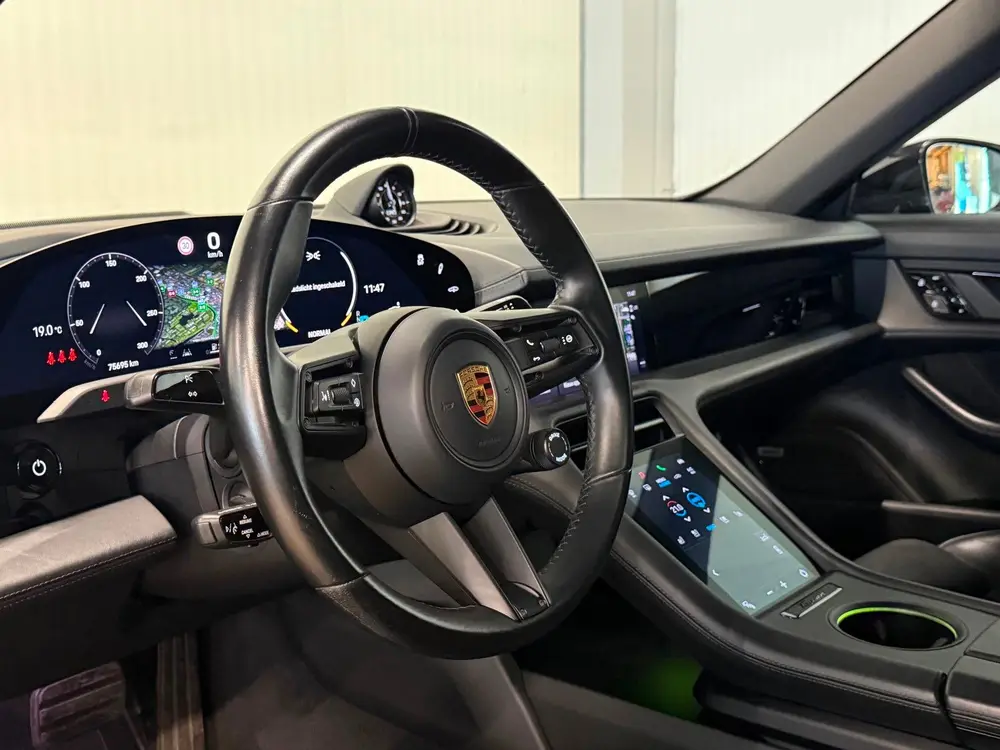 Porsche Taycan 4S Performance 84 kWh uit 2020, foto 17