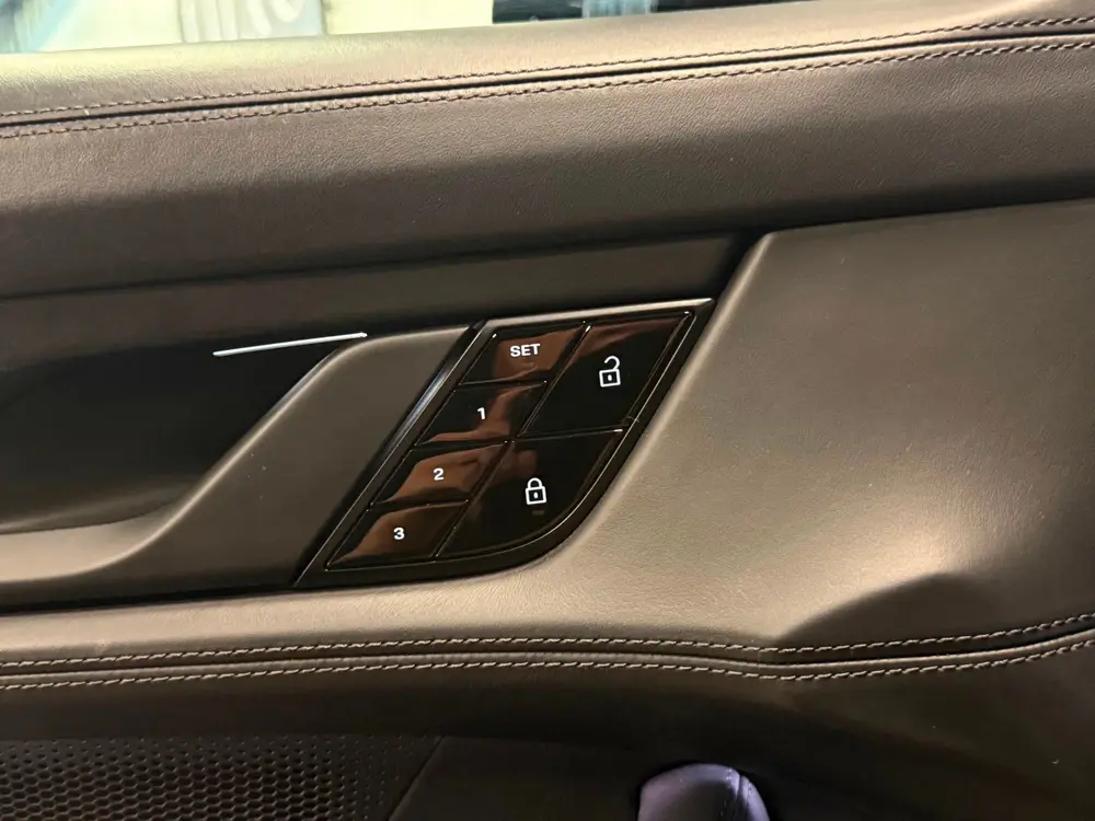 Porsche Taycan 4S Performance 84 kWh uit 2020, foto 18