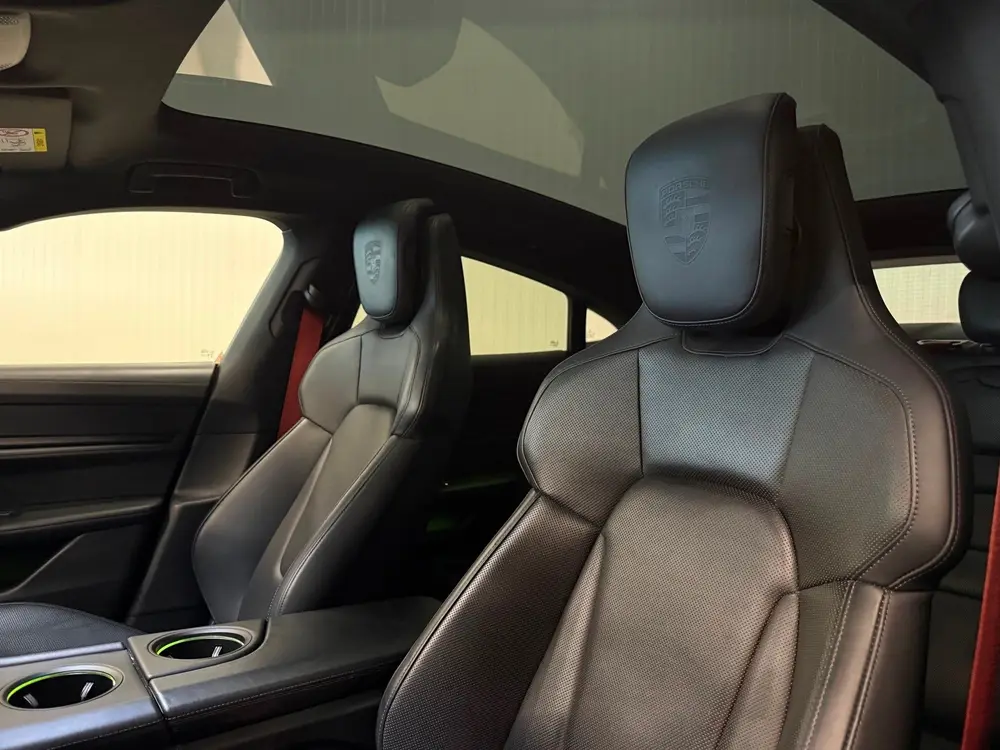Porsche Taycan 4S Performance 84 kWh uit 2020, foto 4