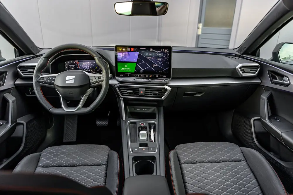 SEAT Leon 1.5 eTSI FR Bus uit 2025, foto 5
