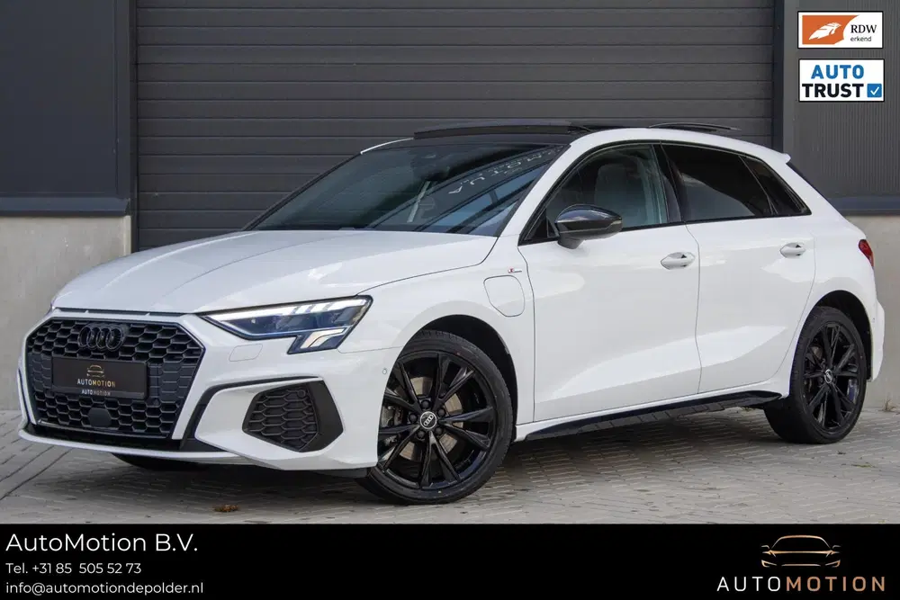 Audi A3 40TFSIe Sline Pano Camera Maxton Keyless S uit 2022