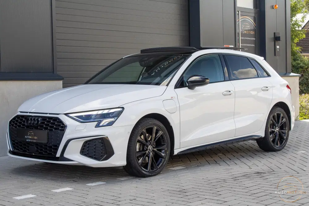 Audi A3 40TFSIe Sline Pano Camera Maxton Keyless S uit 2022, foto 16