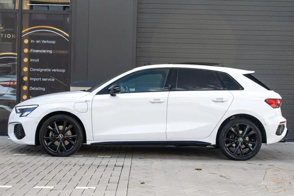 Audi A3 40TFSIe Sline Pano Camera Maxton Keyless S uit 2022, foto 17