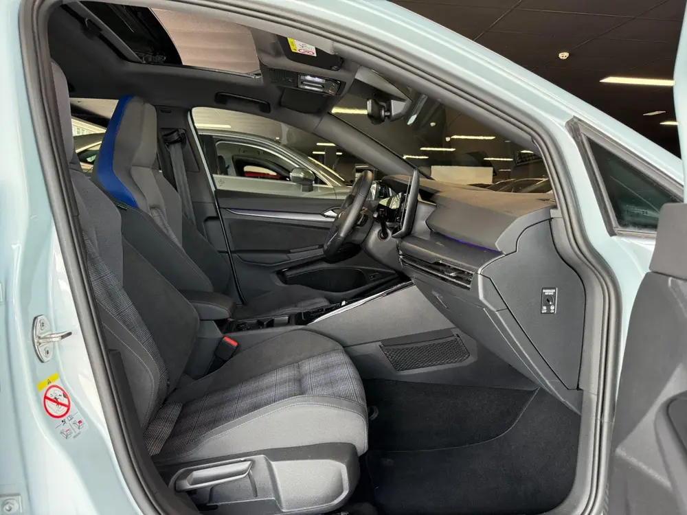 Volkswagen Golf 1.5 eHybrid GTE | Panoramadak uit 2024, foto 14