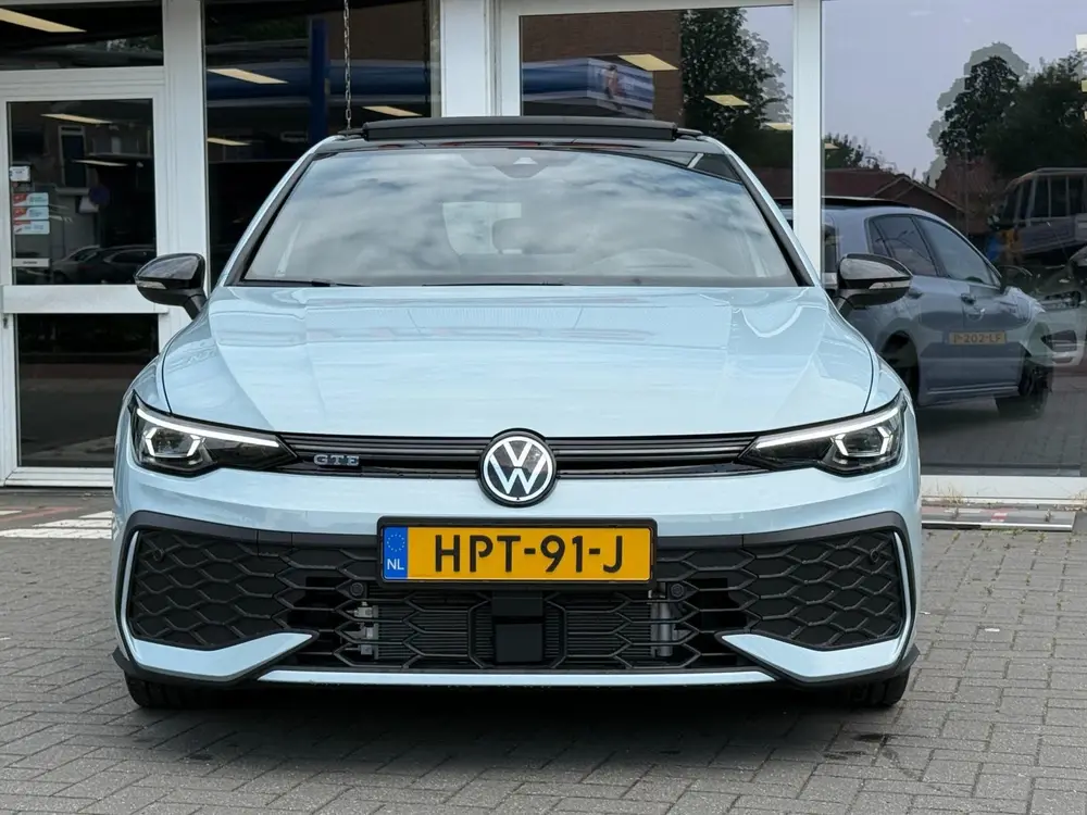 Volkswagen Golf 1.5 eHybrid GTE | Panoramadak uit 2024, foto 2