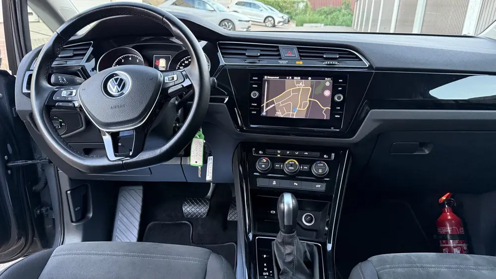 Volkswagen Touran 1.5 TSI Highline 7p (bj 2022, automaat) uit 2022, foto 3
