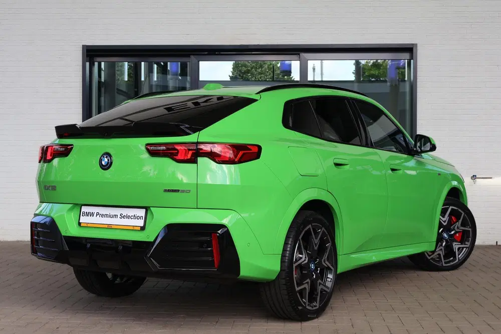 BMW iX2 eDrive20 uit 2025, foto 2