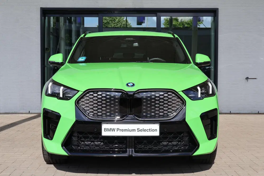 BMW iX2 eDrive20 uit 2025, foto 3