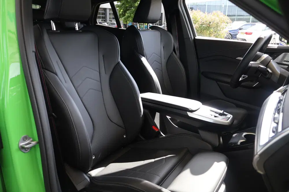 BMW iX2 eDrive20 uit 2025, foto 9
