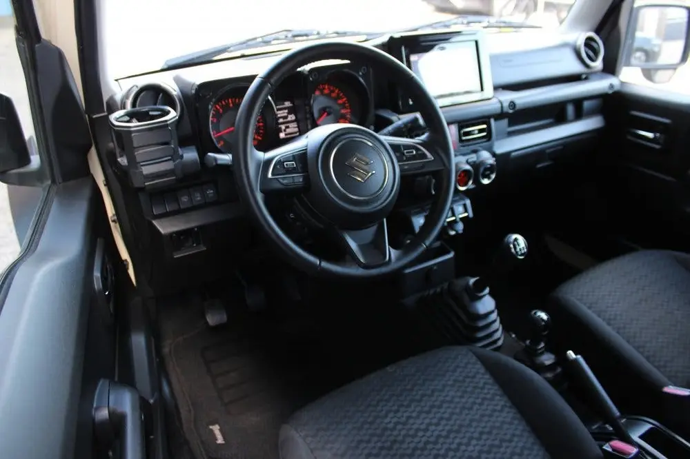 Suzuki Jimny 1.5 Stijl | 4x4 | AllGrip | 4 Persoons | Clima uit 2019, foto 2