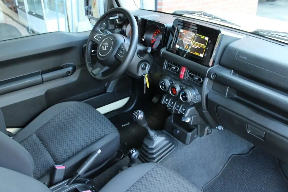 Suzuki Jimny 1.5 Stijl | 4x4 | AllGrip | 4 Persoons | Clima uit 2019, foto 4
