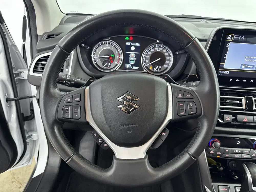 Suzuki S-Cross 1.5 Hybrid Style uit 2023, foto 17