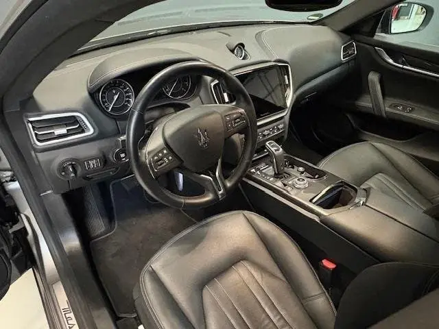 Maserati Ghibli 330pk Hybrid GT uit 2022, foto 14