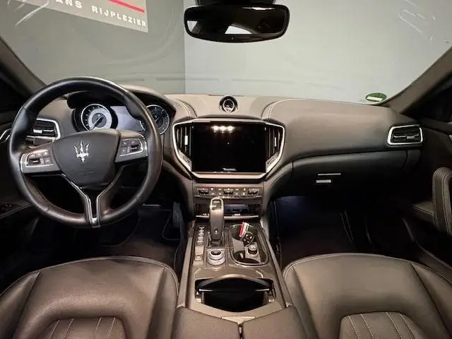Maserati Ghibli 330pk Hybrid GT uit 2022, foto 2