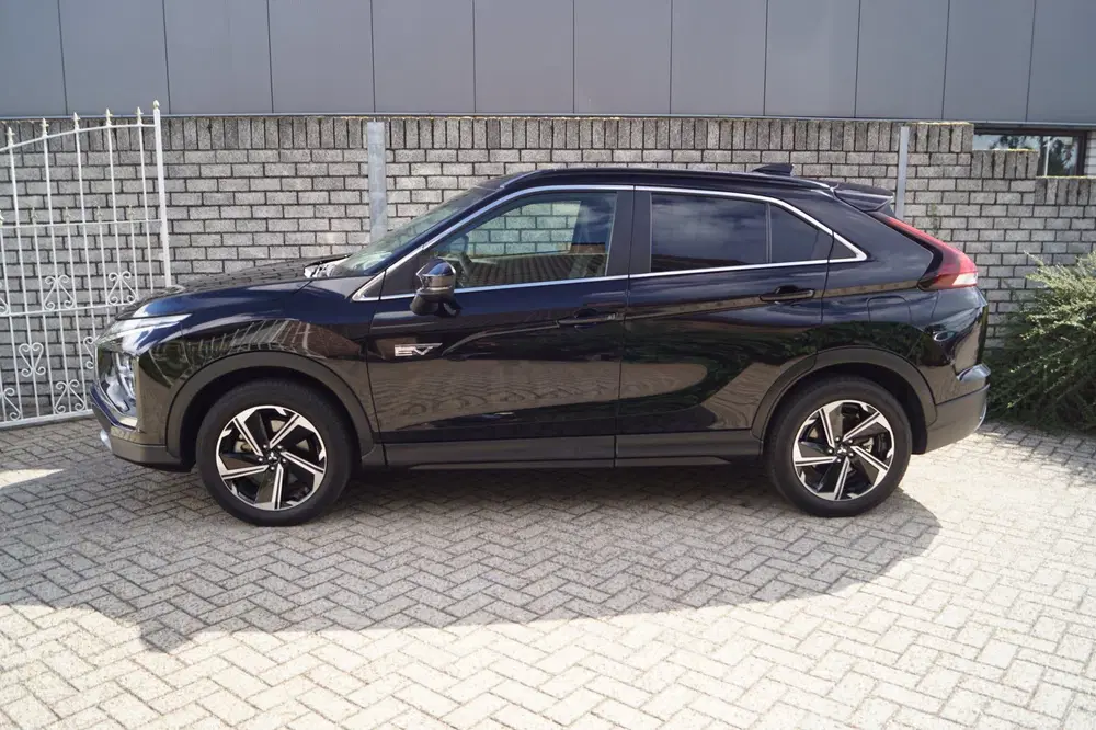 Mitsubishi Eclipse Cross 2.4 PHEV Intense+ Autom 4 WD Leder uit 2022, foto 2