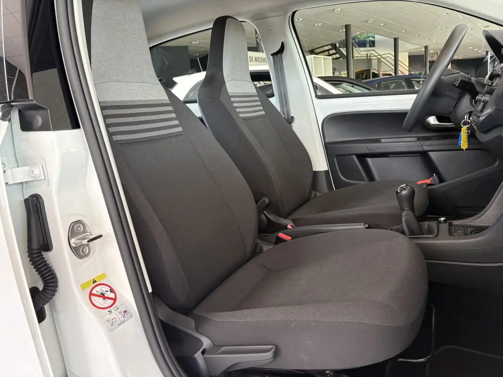 Volkswagen Up! 1.0 Airco - Bluetooth - Radio - Led verlichti uit 2023, foto 13