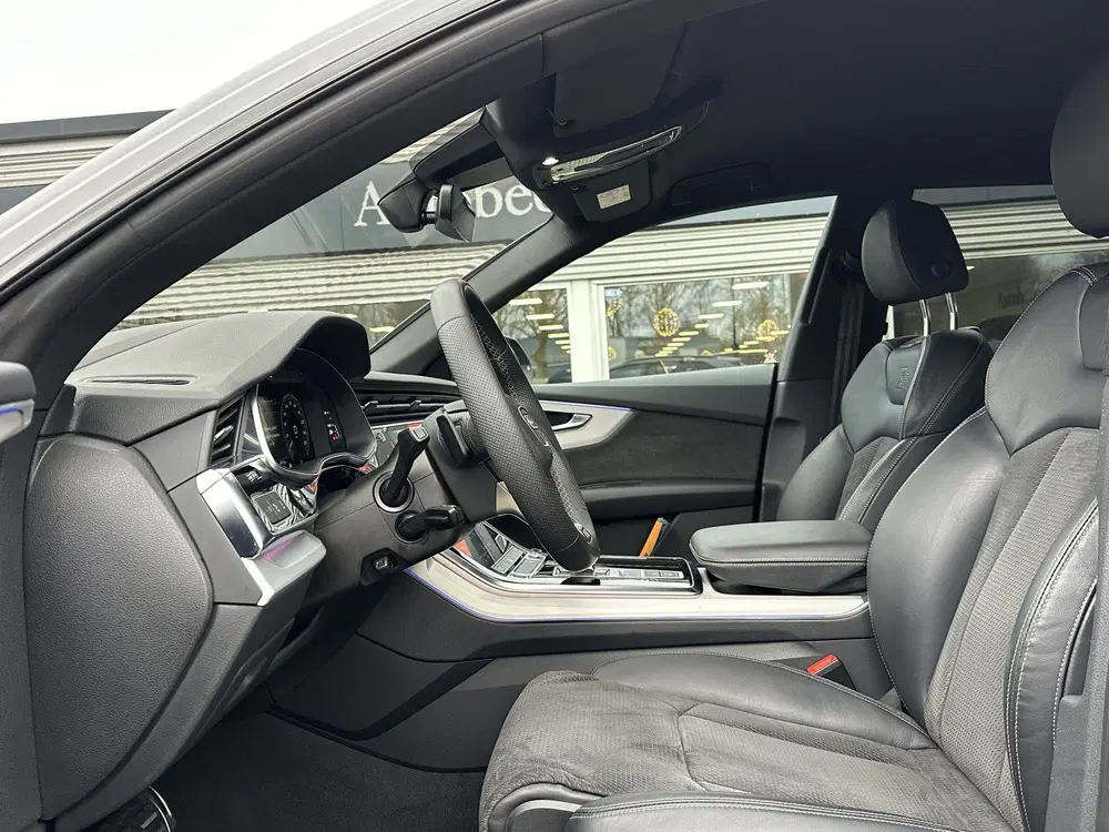 Audi Q8 55 TFSI e quattro Pro Line S-Line uit 2020, foto 4