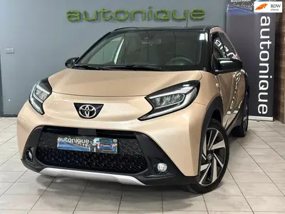 Toyota Aygo X 1.0 VVT-i S-CVT Premium automaat camera uit 2024
