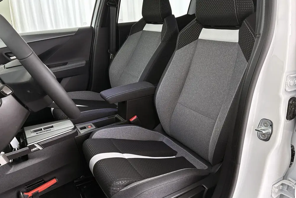 Opel Frontera 1.2 Turbo Hybrid GS Stoel-Stuur-Voorruitve uit 2026, foto 6