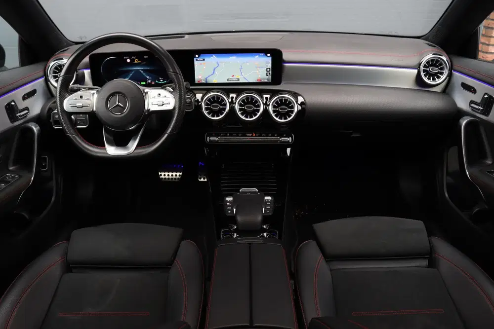 Mercedes-Benz CLA 250 e AMG Line uit 2023, foto 2
