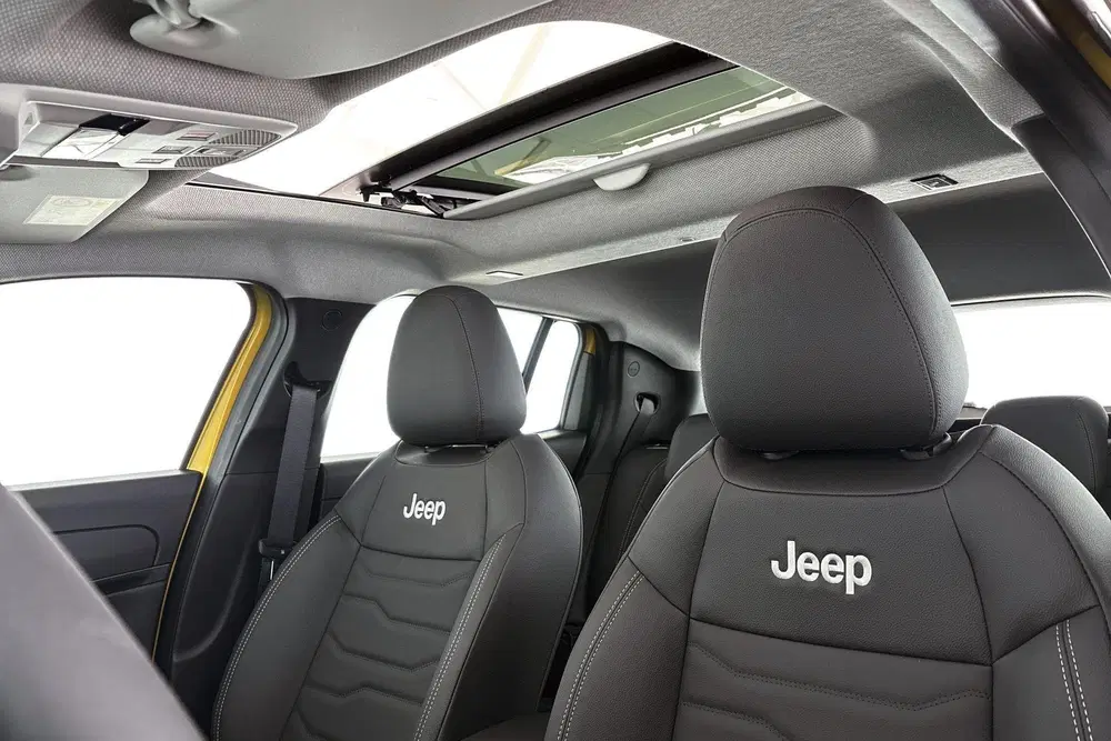 Jeep Avenger Altitude 54 kWh Panoramadak Leder Massage uit 2026, foto 8