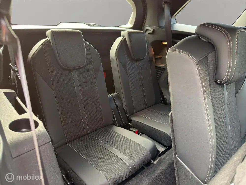 Peugeot 5008 1.2 GT uit 2023, foto 8