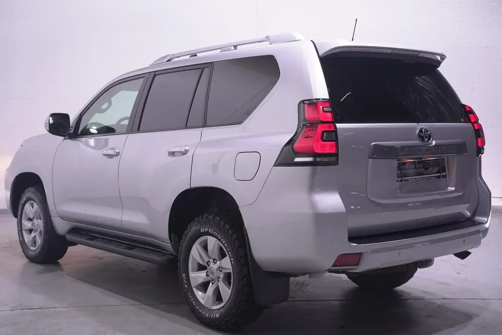 Toyota Land Cruiser 2.8 D-4D-F 177 pk 5 Drs Grijs Kenteken 2 uit 2019, foto 3