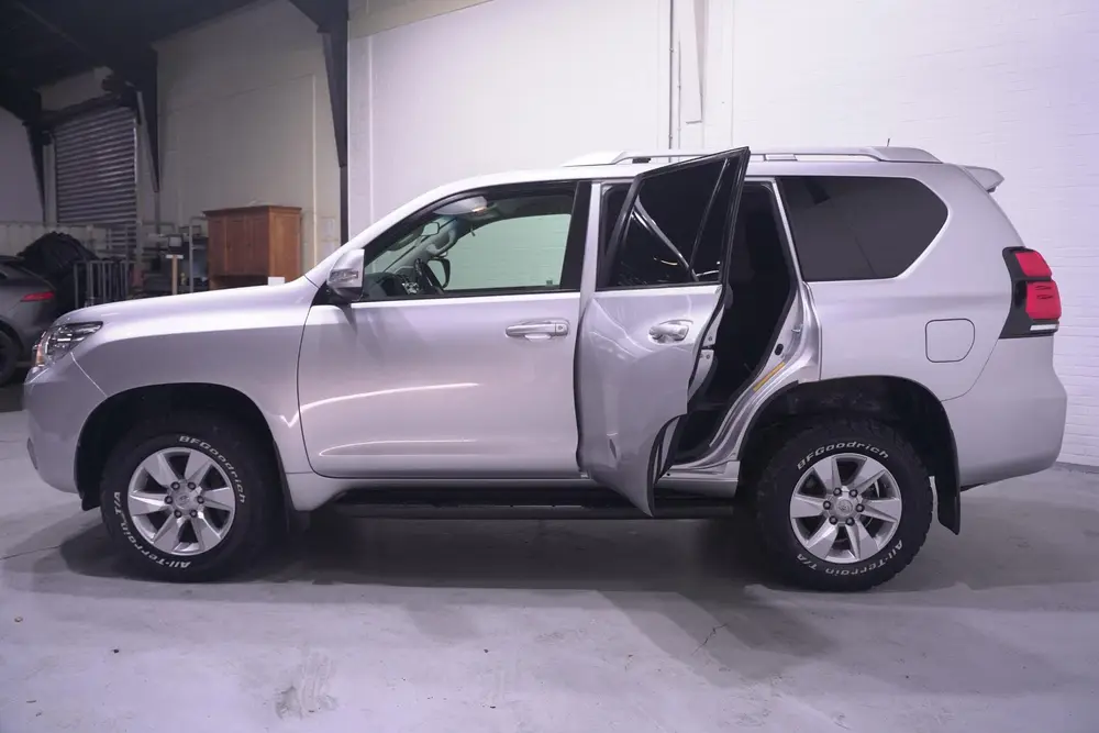 Toyota Land Cruiser 2.8 D-4D-F 177 pk 5 Drs Grijs Kenteken 2 uit 2019, foto 8