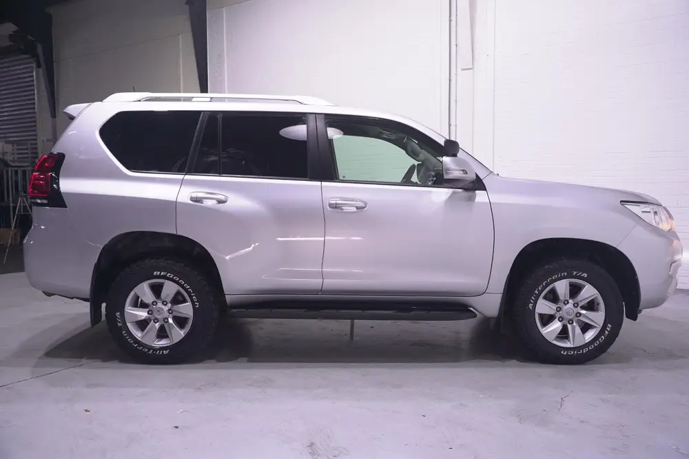 Toyota Land Cruiser 2.8 D-4D-F 177 pk 5 Drs Grijs Kenteken 2 uit 2019, foto 9
