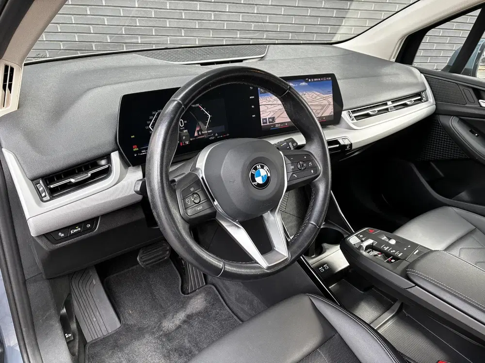 BMW 2-serie 220i Automaat uit 2023, foto 12