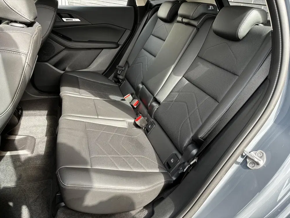 BMW 2-serie 220i Automaat uit 2023, foto 14