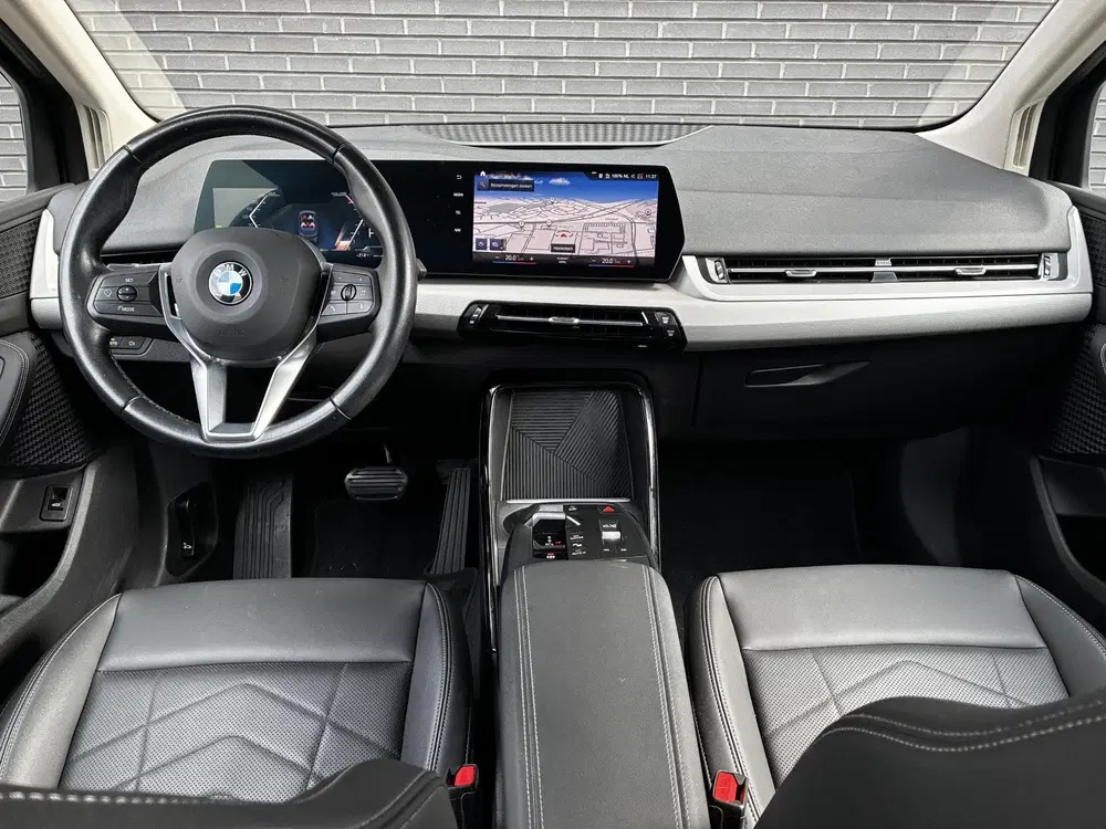 BMW 2-serie 220i Automaat uit 2023, foto 15