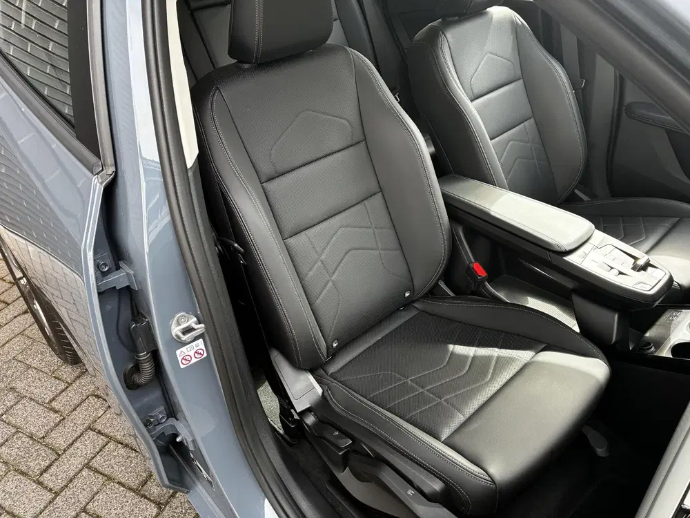 BMW 2-serie 220i Automaat uit 2023, foto 17