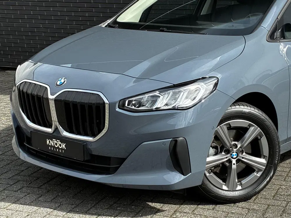 BMW 2-serie 220i Automaat uit 2023, foto 2