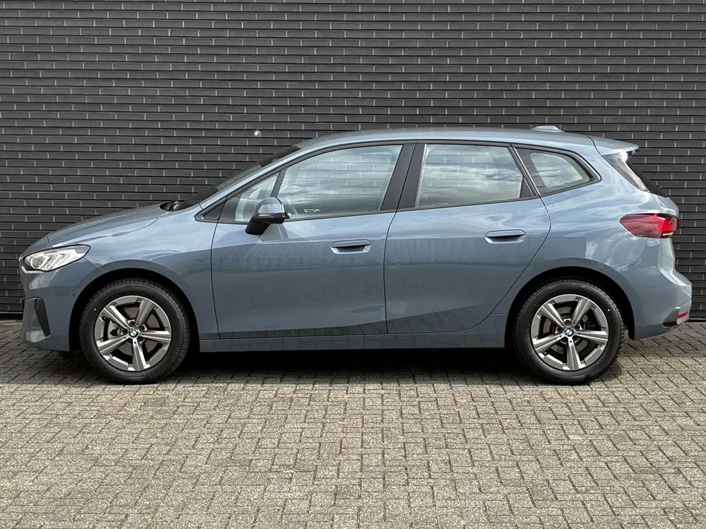 BMW 2-serie 220i Automaat uit 2023, foto 3