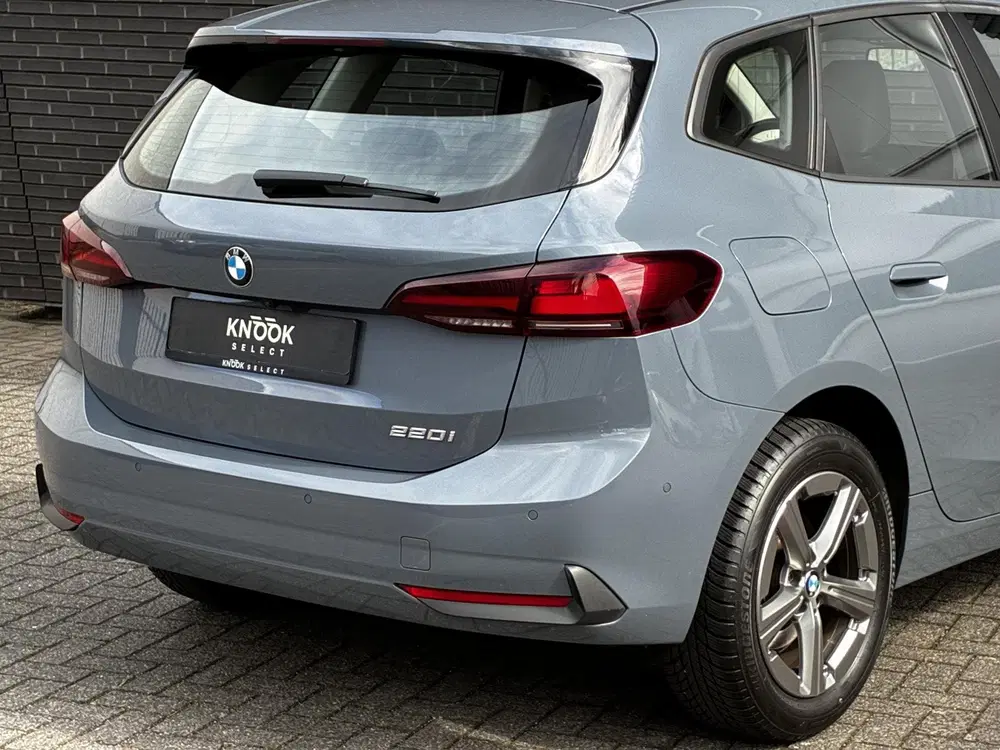 BMW 2-serie 220i Automaat uit 2023, foto 5