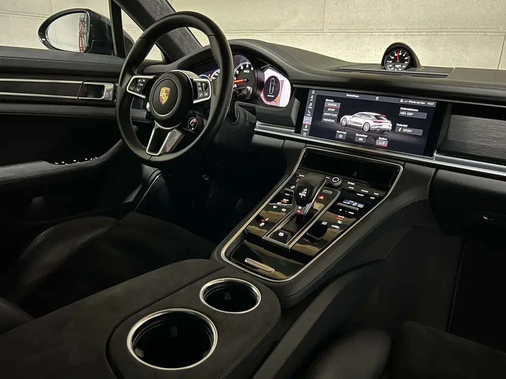 Porsche Panamera 4.0 GTS Sport Chrono Luchtver Bose uit 2019, foto 18