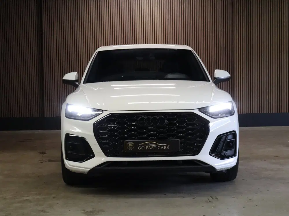Audi Q5 50 TFSI e S edition uit 2022, foto 2