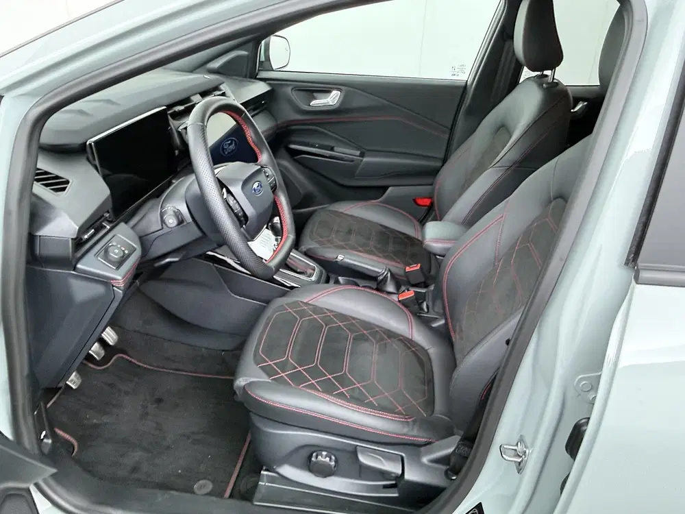 Ford Puma EcoBoost Hybrid 125 pk ST-Line X uit 2025, foto 11
