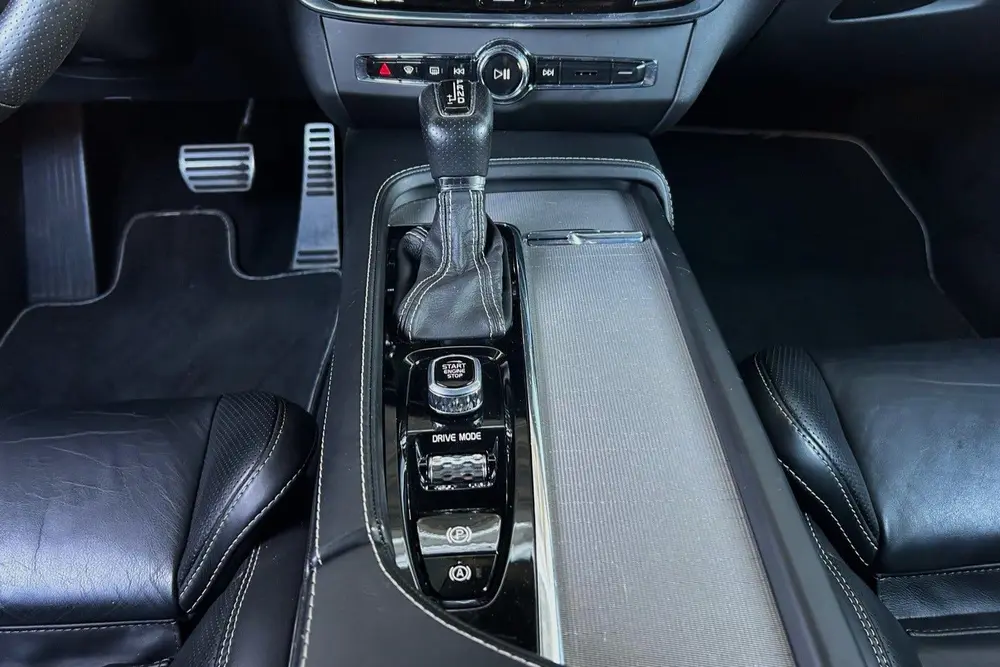 Volvo V90 2.0 T4 R-DESIGN uit 2019, foto 17