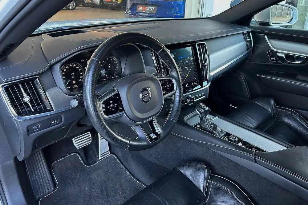 Volvo V90 2.0 T4 R-DESIGN uit 2019, foto 2